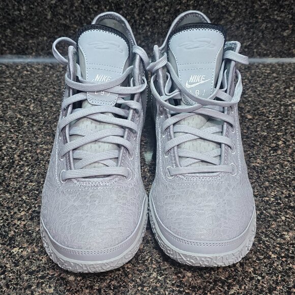 Zoom LeBron DO NOT BUY. NOT AVAILABLE - Picture 3 of 7